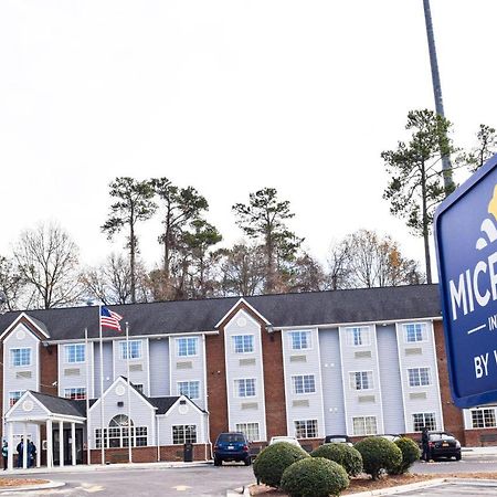 Travelers Inn And Suites Raleigh Exterior photo
